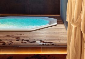 5 Reasons to Buy a Hot Tub From a Hot Tub Dealer